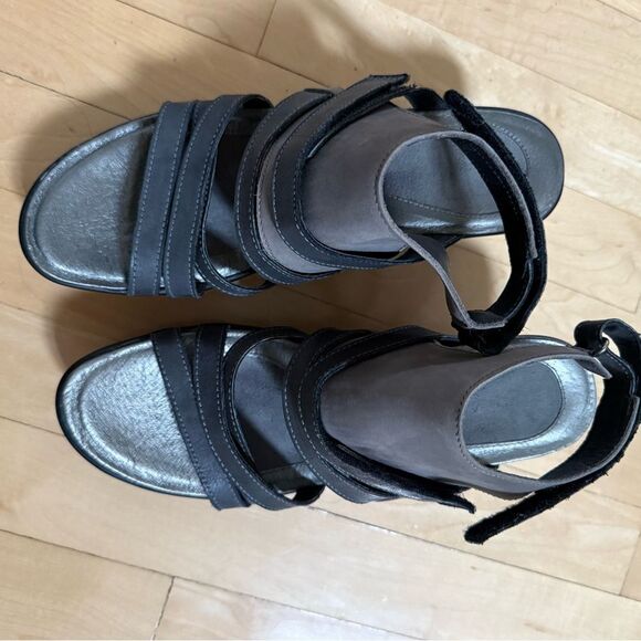 Naot Prestigehed Black/Gray Road Leather Wedge Sandal 40 NWOB - Picture 2 of 16